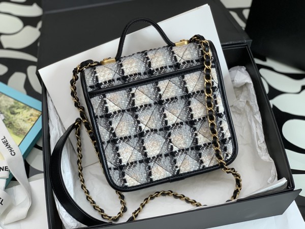 Handbag  Chanel  99199  size  𝟷𝟽*𝟸𝟶.𝟻 *𝟼 𝚌𝚖