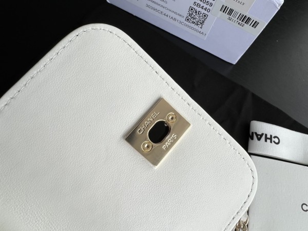 Handbag Chanel  A81633  size 11cmx11cmx5 cm