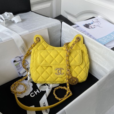  Handbag  Chanel AS3710  size  17×19×6 cm
