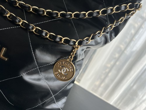 Handbag Chanel  size 39cmx42cmx8 cm