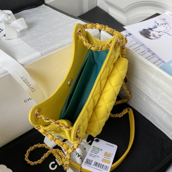  Handbag  Chanel AS3710  size  17×19×6 cm