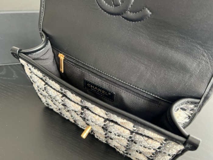 Handbag Chanel AS3653  size 25cmx21.5cmx7 cm