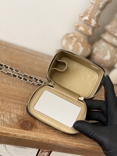 Handbag  Chanel  81241  size  10.5  8.5  7 cm