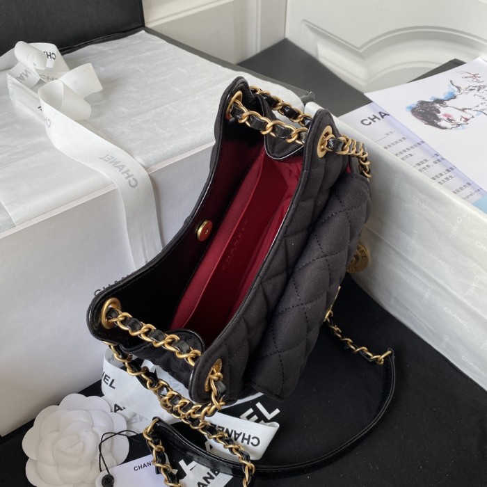  Handbag  Chanel AS3710  size  17×19×6 cm