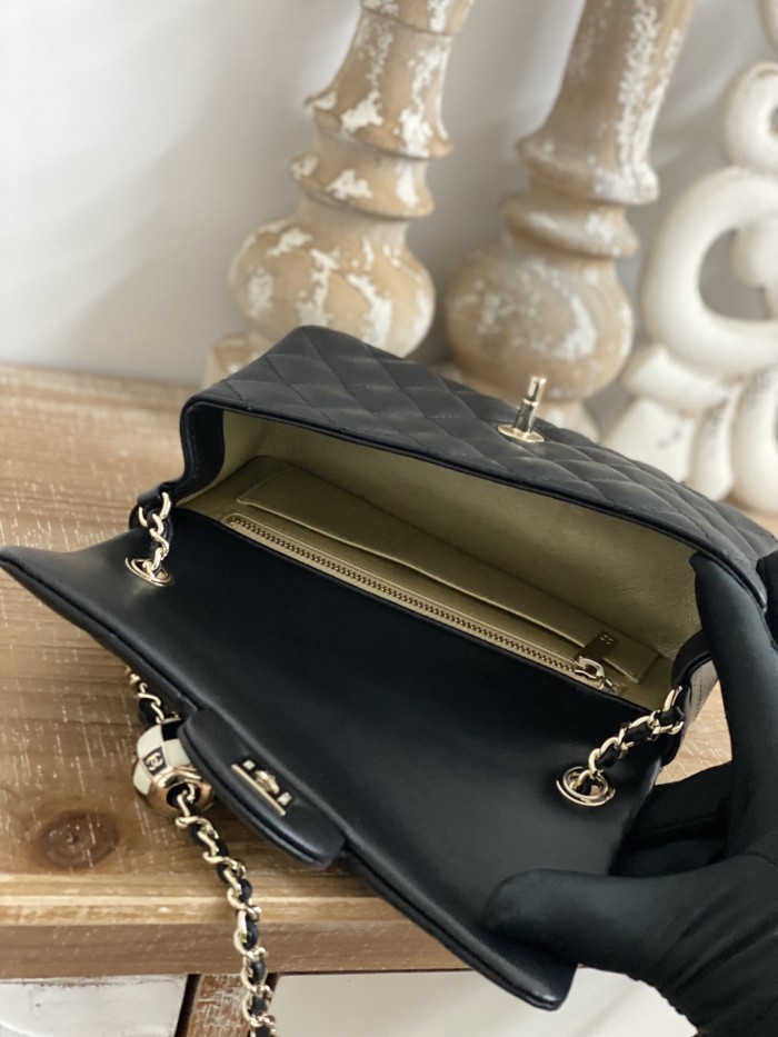 Handbag  Chanel size  20*7*13  cm