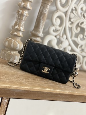 Handbag  Chanel size  20*7*13  cm