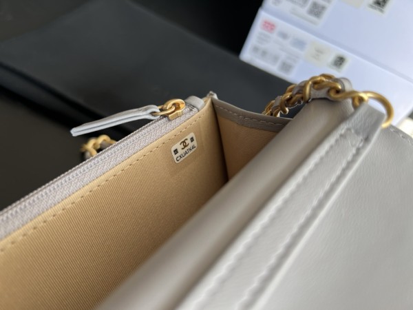  Handbag   Chanel  AP3071  size  17cm9cm3 cm