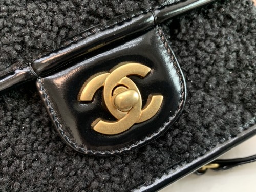 Handbag  Chanel  size  𝟷𝟽*𝟸𝟶.𝟻 *𝟼 𝚌𝚖
