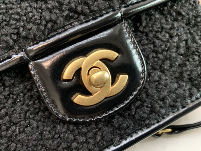 Handbag  Chanel  size  𝟷𝟽*𝟸𝟶.𝟻 *𝟼 𝚌𝚖