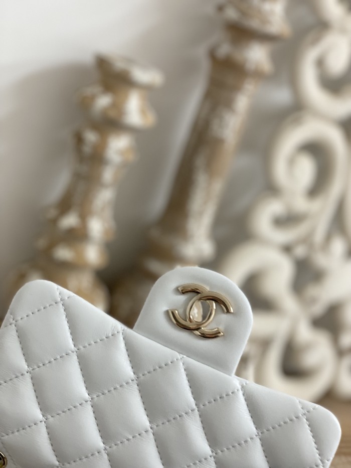 Handbag  Chanel  size  18*7*13  cm