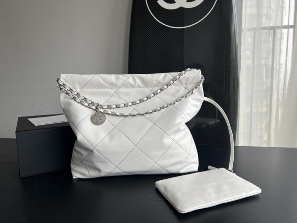  Handbag   Chanel  size  39cmx42cmx8 cm