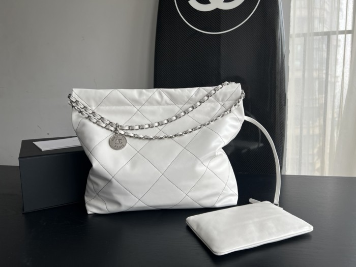  Handbag   Chanel  size  39cmx42cmx8 cm