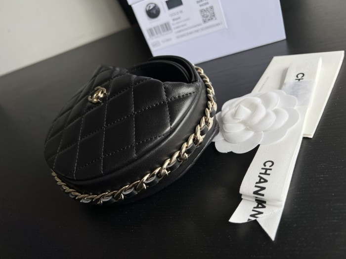  Handbag   Chanel  size  16cmx16cmx5.5 cm