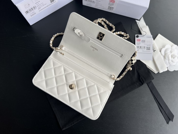 CHANEL WOC Sheepskin Crossbody Bag Women's White AP1450-B09985-10601 size 19.2*3.5*12.3 cm