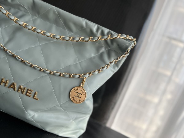 Handbag  Chanel   size  39cmx42cmx8 cm