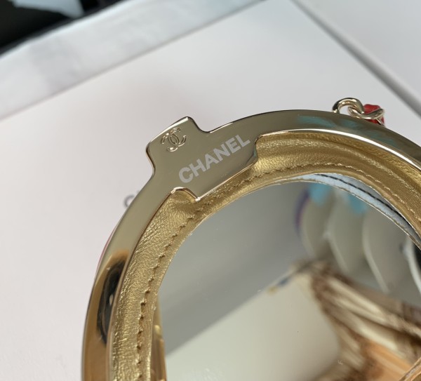  Handbag   Chanel  size  7.5x7.5x3  cm