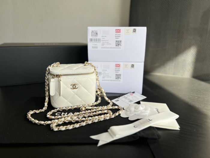 Handbag  Chanel  A1447  size  8.5cmx11cmx7 cm