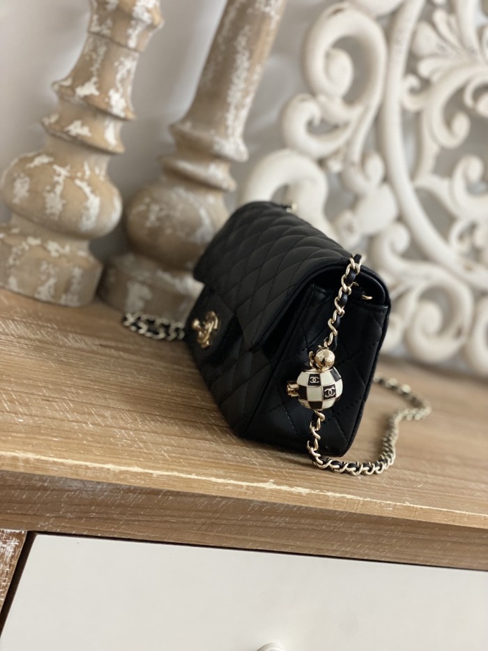 Handbag  Chanel size  20*7*13  cm