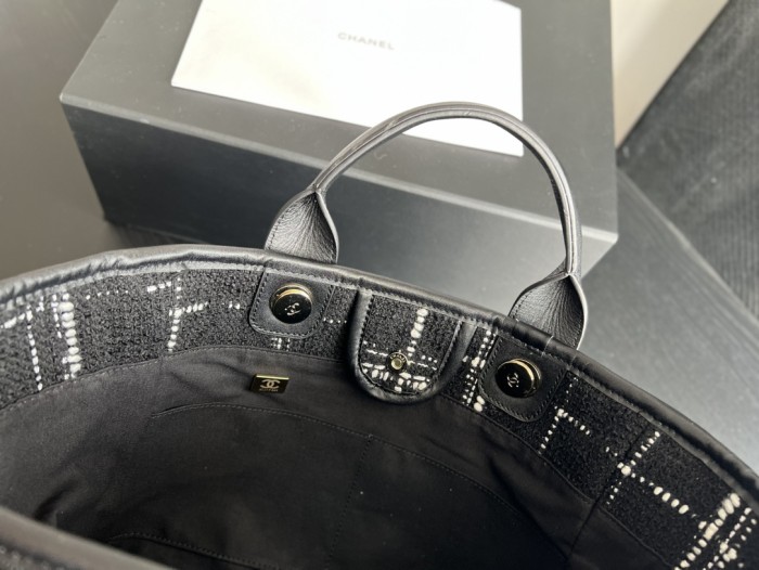 Handbag Chanel   size  33 cm