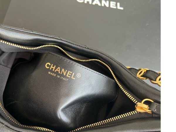  Handbag  Chanel  3561  size  28cmx22cm7 cm