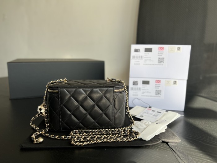 CHANEL Sheepskin Shoulder Bag, Crossbody Bag Women's Black AP2303-B09985-94305 size 16*8*10 cm