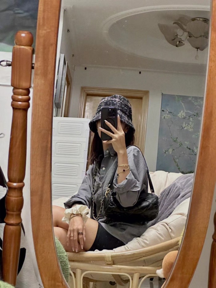 Handbag  Chanel  size  11*20*11 cm