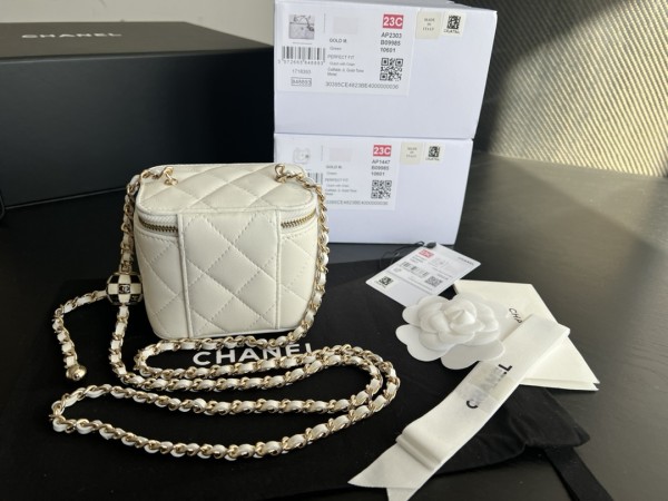 Handbag  Chanel  A1447  size  8.5cmx11cmx7 cm
