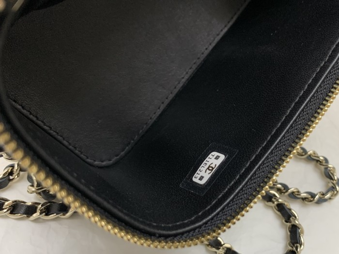  Handbag Chanel  size 10*17*8* cm