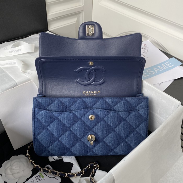  Handbag Chanel  size 25 cm