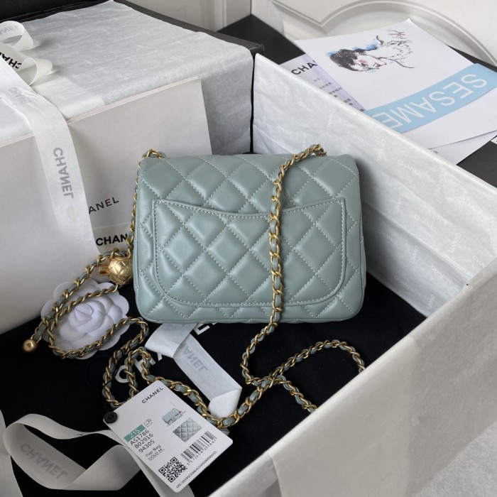  Handbag  Chanel  size  17 cm