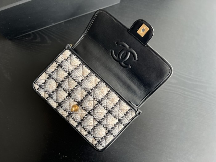 Handbag Chanel AS3653  size 25cmx21.5cmx7 cm