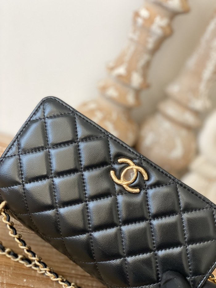 Handbag  Chanel  81237  size 19 cm