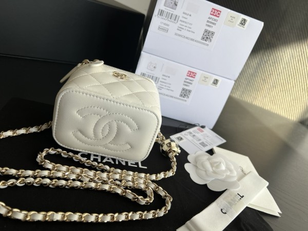 Handbag  Chanel  A1447  size  8.5cmx11cmx7 cm