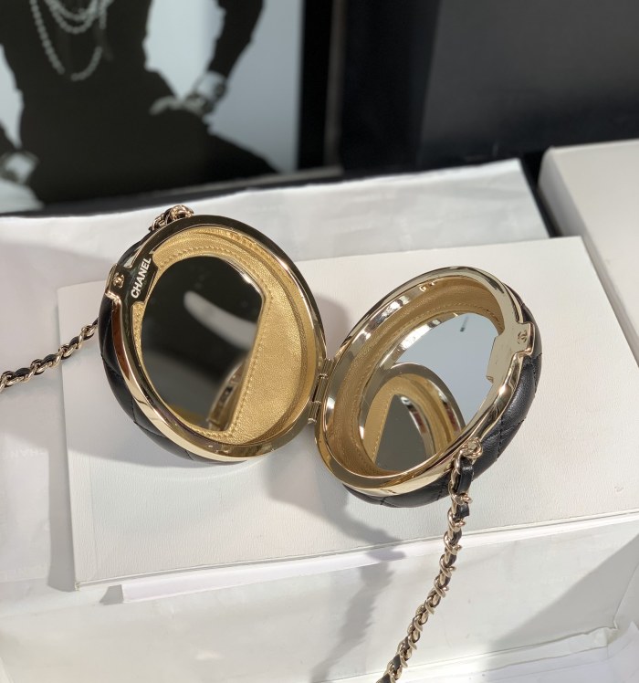  Handbag   Chanel 𝐒𝐒2023  size  7.5x7.5x3  cm