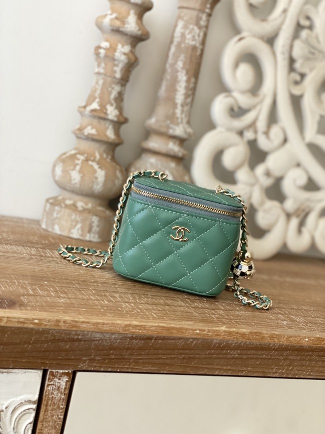 Handbag  Chanel 81241  size  10.5  8.5  7 cm