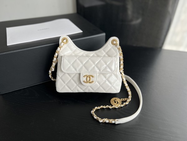  Handbag   Chanel AS3710 size 17cmx19cm6 cm 