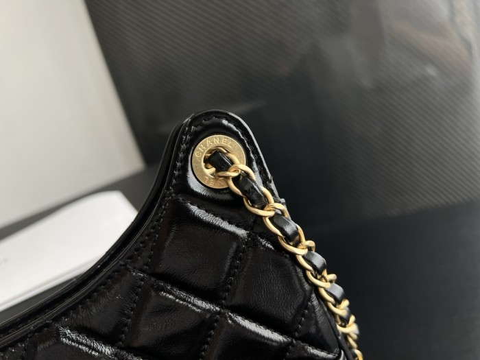  Handbag Chanel  AS3690  size  21.5cmx22.5cmx7 cm