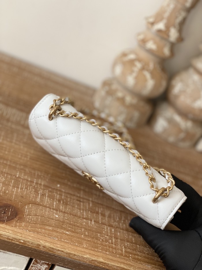 Handbag  Chanel 81238  size  16 cm