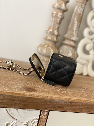 Handbag  Chanel  81241  size  10.5  8.5  7 cm