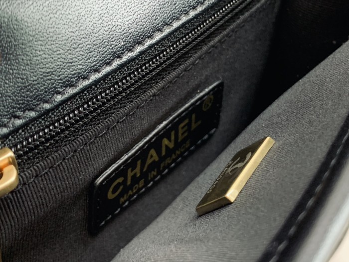 Handbag  Chanel  99199  size  𝟷𝟽*𝟸𝟶.𝟻 *𝟼 𝚌𝚖