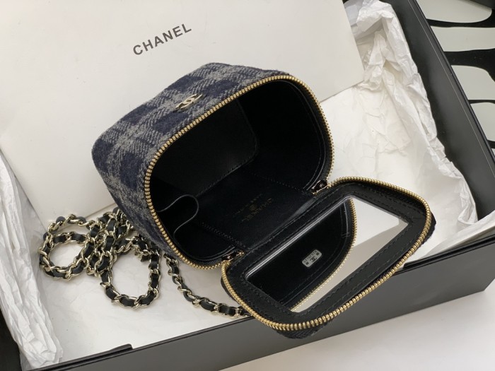  Handbag Chanel size 8.5*11*7* cm