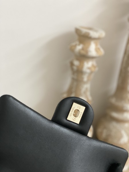 Handbag  Chanel size  20*7*13  cm