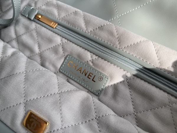 Handbag  Chanel   size  39cmx42cmx8 cm