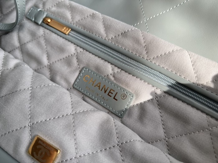 Handbag  Chanel   size  39cmx42cmx8 cm