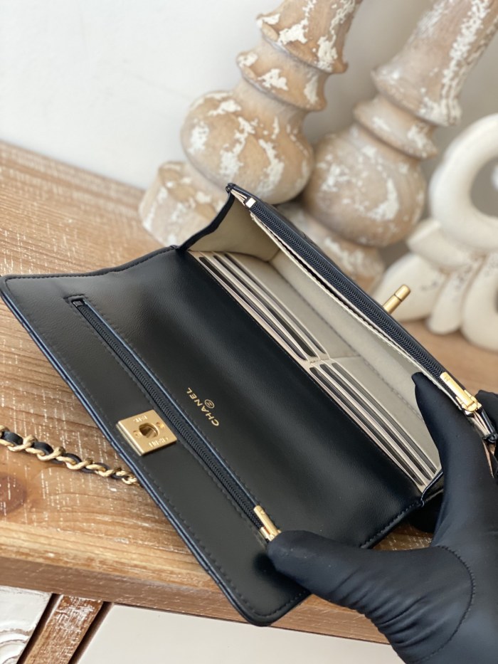 Handbag  Chanel  81237  size 19 cm