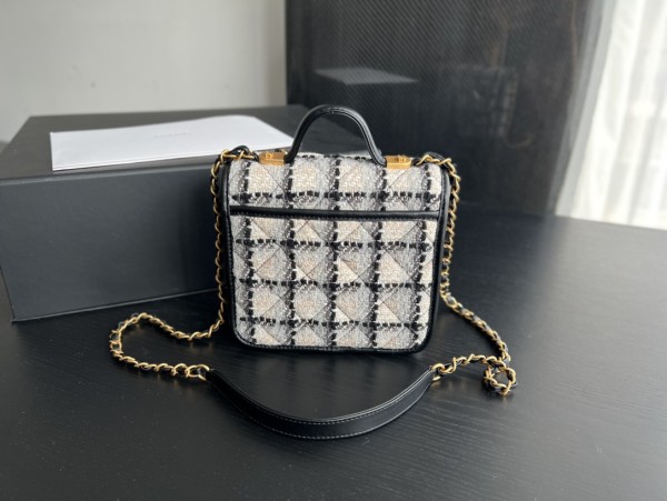 Handbag Chanel  AS3652  size  20cmx17cm6 cm