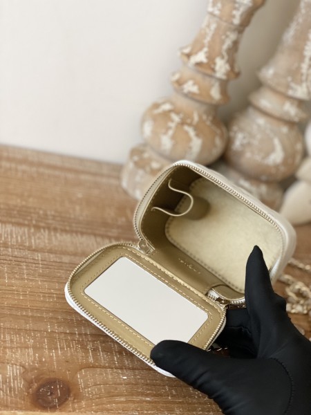 Handbag  Chanel 81241  size  10.5  8.5  7 cm