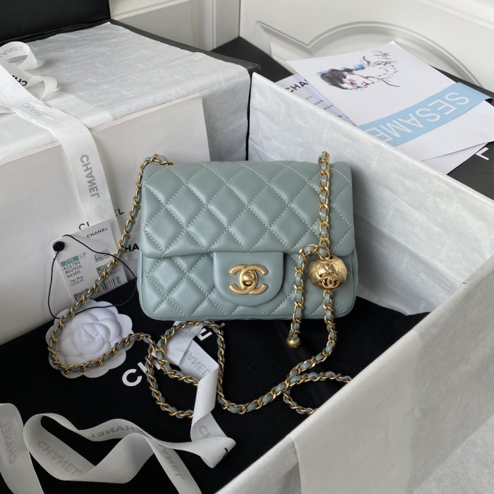  Handbag  Chanel  size  17 cm