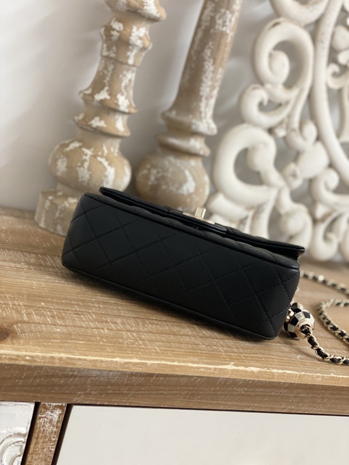 Handbag  Chanel size  20*7*13  cm