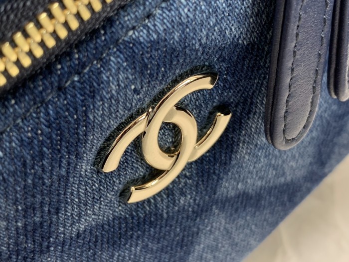  Handbag Chanel size 11*15*12* cm